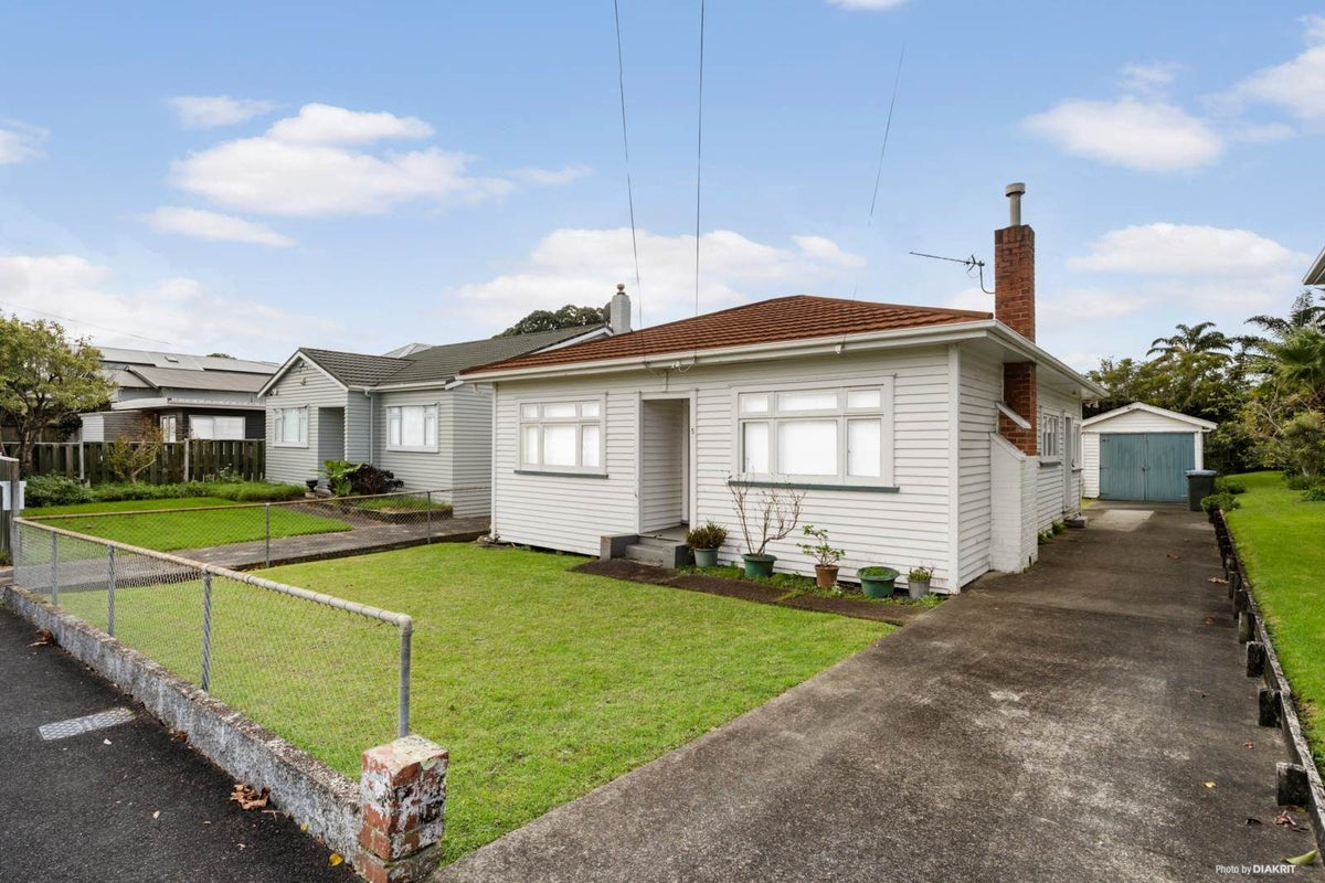 5 Maranui Avenue, Point Chevalier, Auckland - Carousel 1