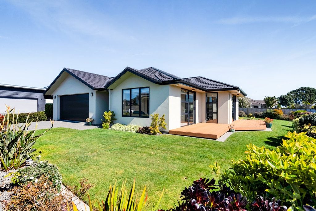 49 Links Drive, Waiwhakaiho, New Plymouth - Carousel 1