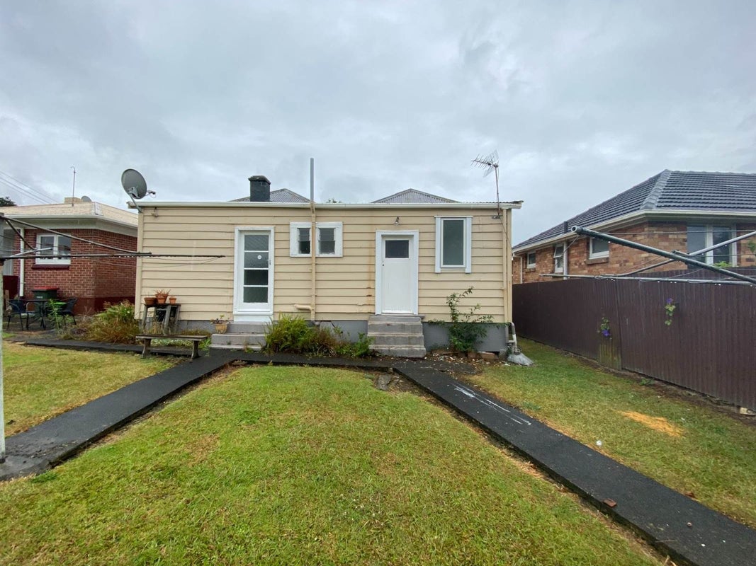2/43 Sutherland Road, Point Chevalier, Auckland - Carousel 12