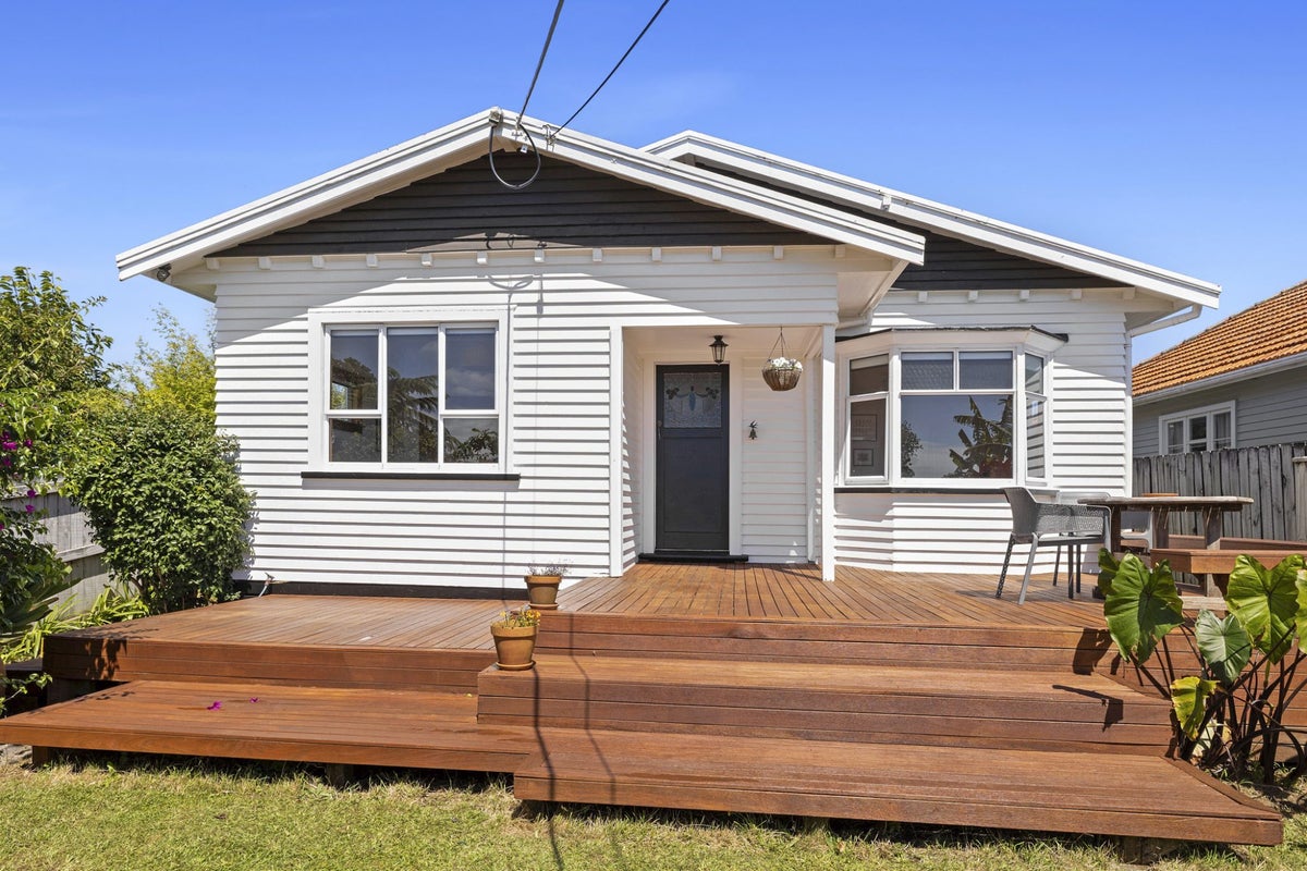 64 Lorna Street, Lynmouth, New Plymouth - Carousel 24