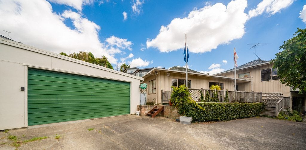 36 Kiteroa Terrace, Rothesay Bay, Auckland - Carousel 1