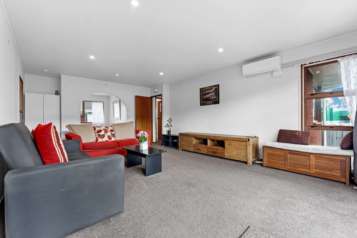 1/8 Aberfeldy Avenue, Highland Park, Auckland - Carousel 1
