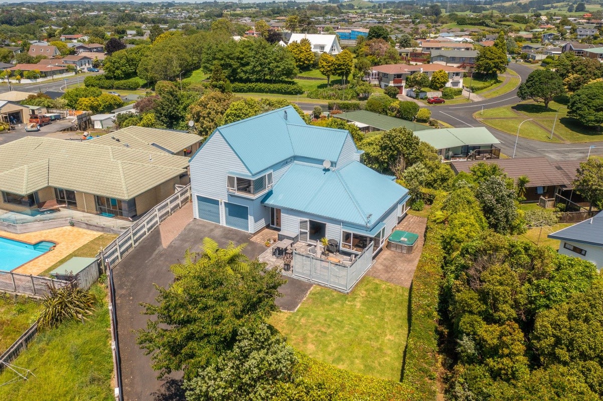 12A Bronte Place, Whalers Gate, New Plymouth - Carousel 2