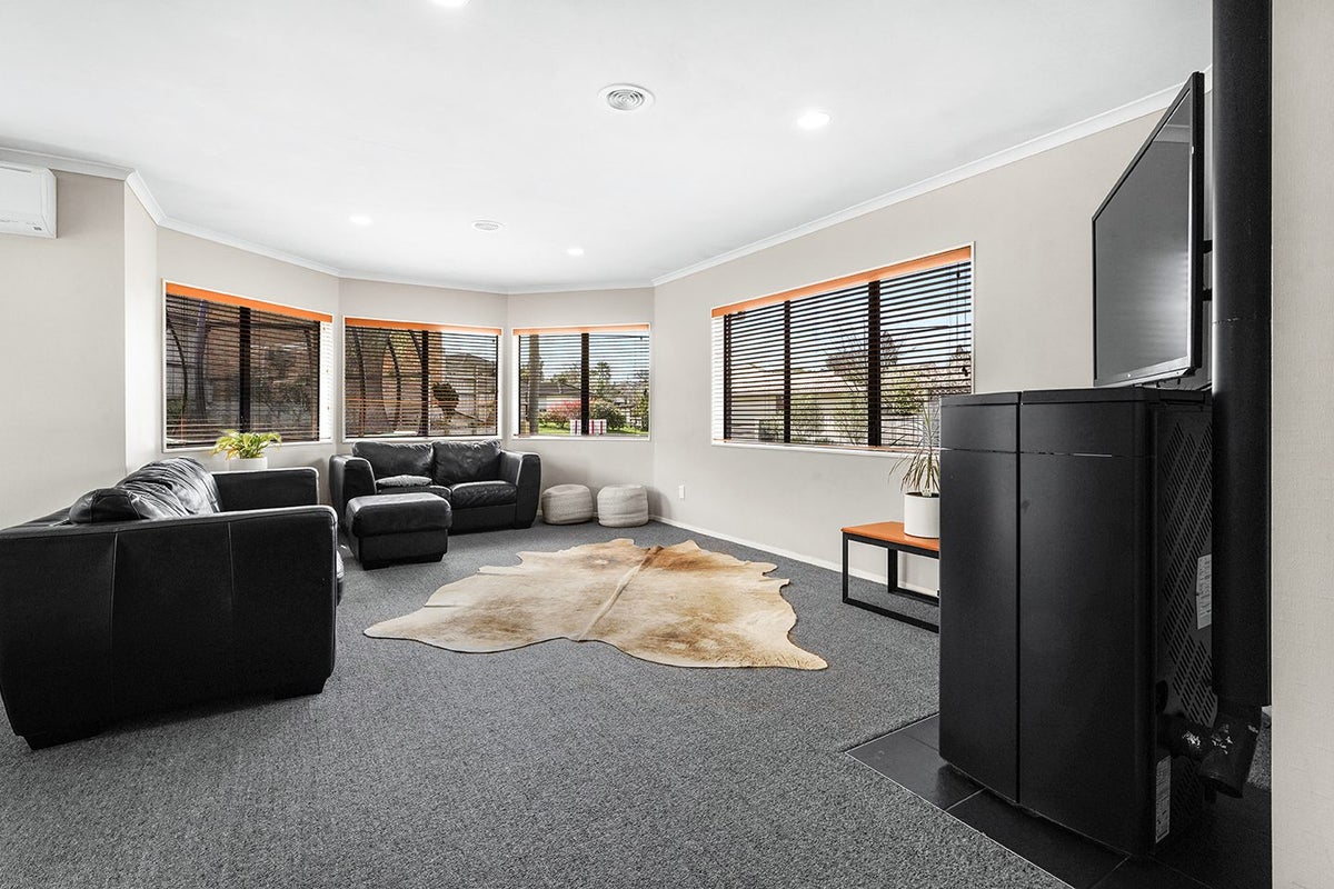 232 Grandview Road, Western Heights, Hamilton - Carousel 2