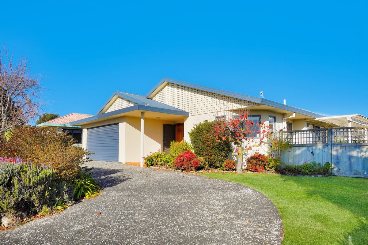 12 Penlington Place, Havelock North, Havelock North - Carousel 1