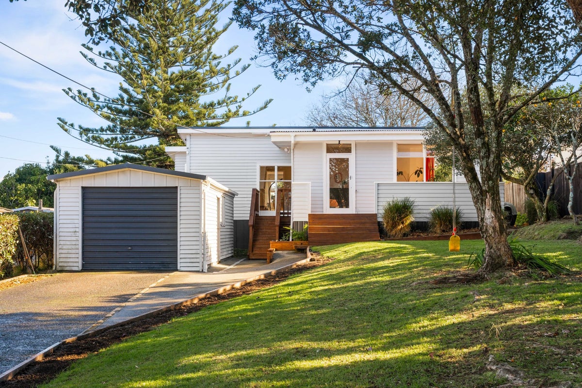 89 Matipo Road, Te Atatu Peninsula, Auckland - Carousel 1