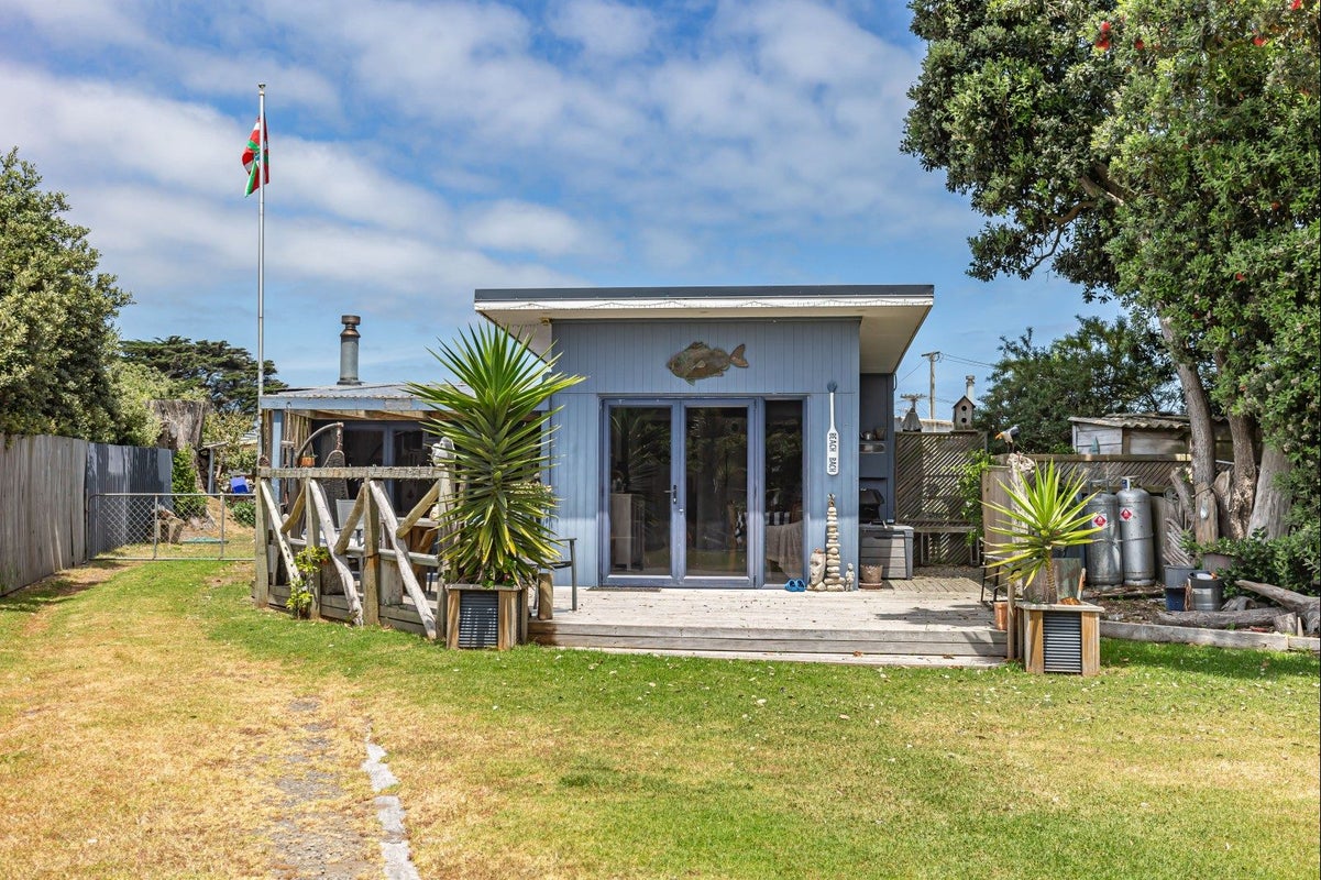 13 Koputara Road, Himatangi Beach, Foxton - Carousel 2