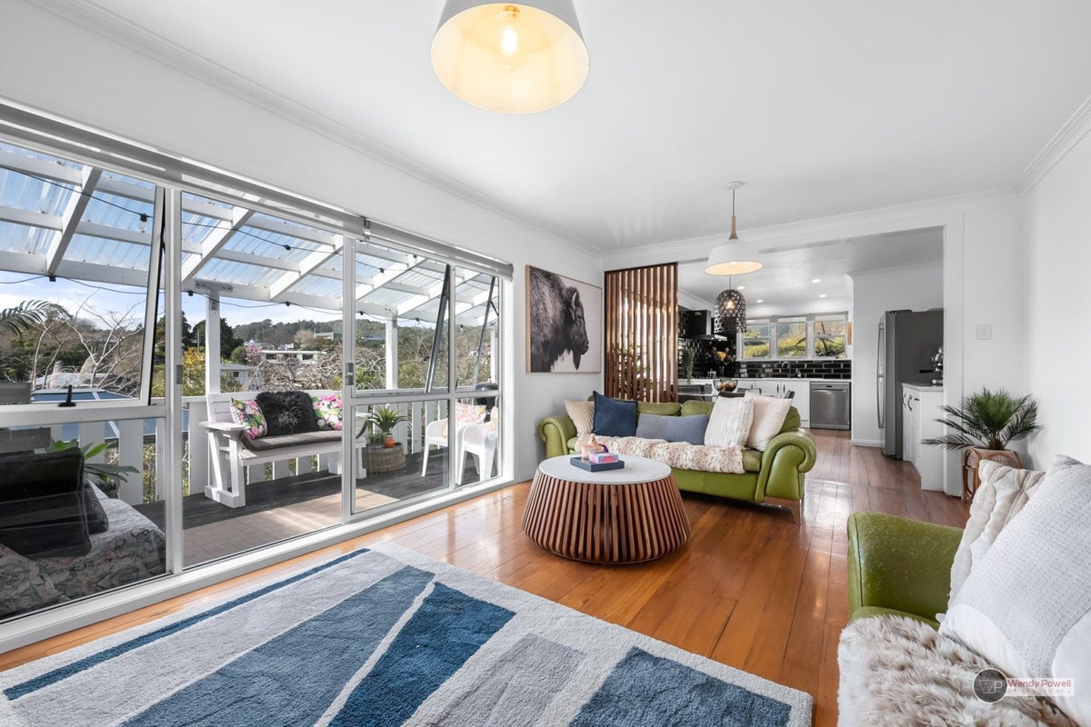 32A Field Street, Silverstream, Upper Hutt - Carousel 2