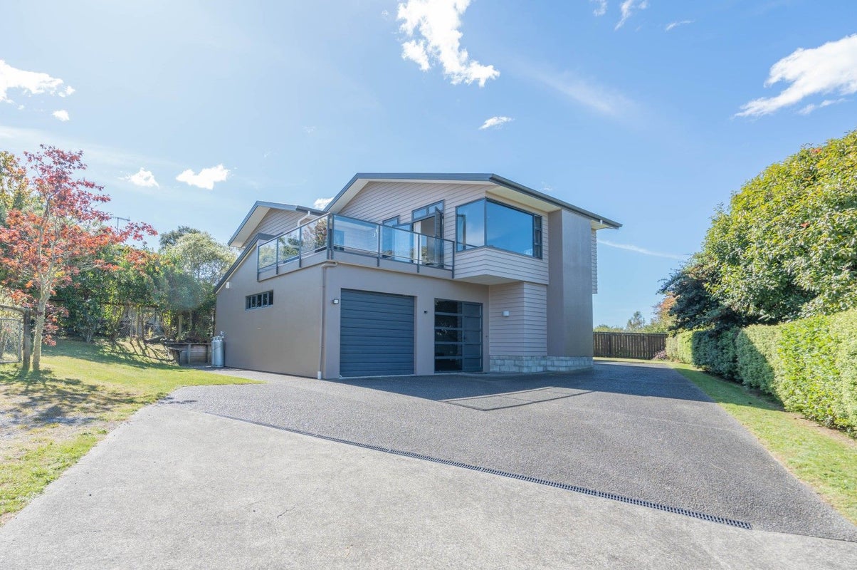 2/9 Alberta Street, Acacia Bay, Taupō - Carousel 1