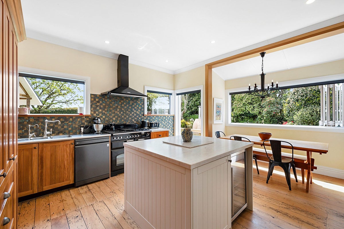 4 Cross Street, Lepperton, New Plymouth - Carousel 2