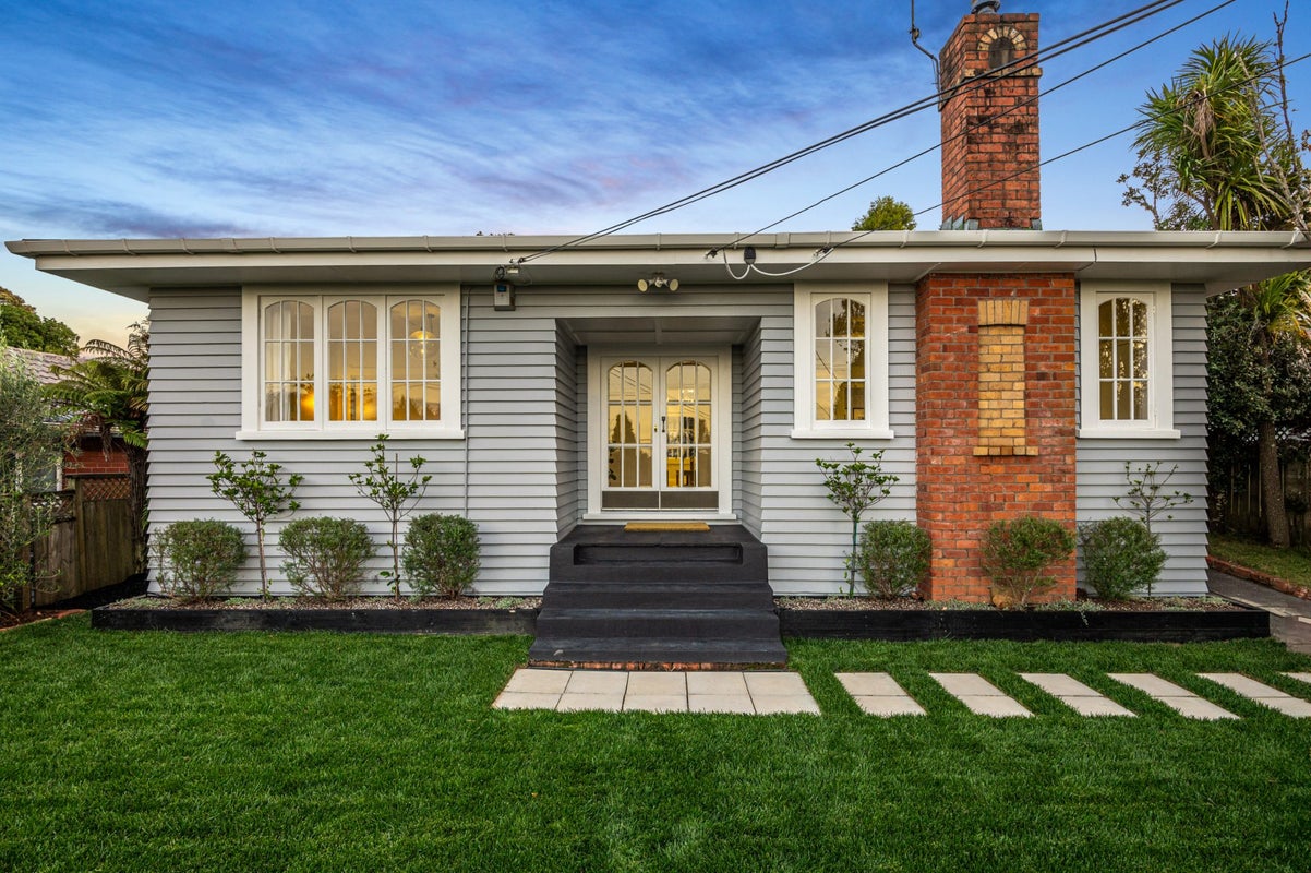 5 Keystone Avenue, Mount Roskill, Auckland - Carousel 1