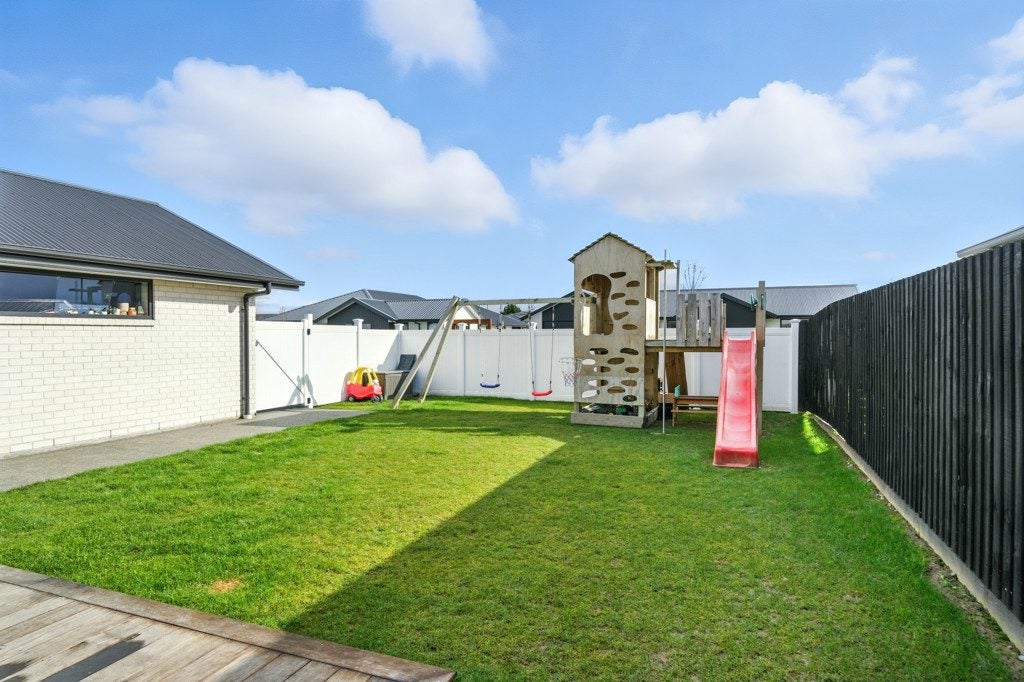 17 Cleaver Street, Woodend, Woodend - Carousel 2