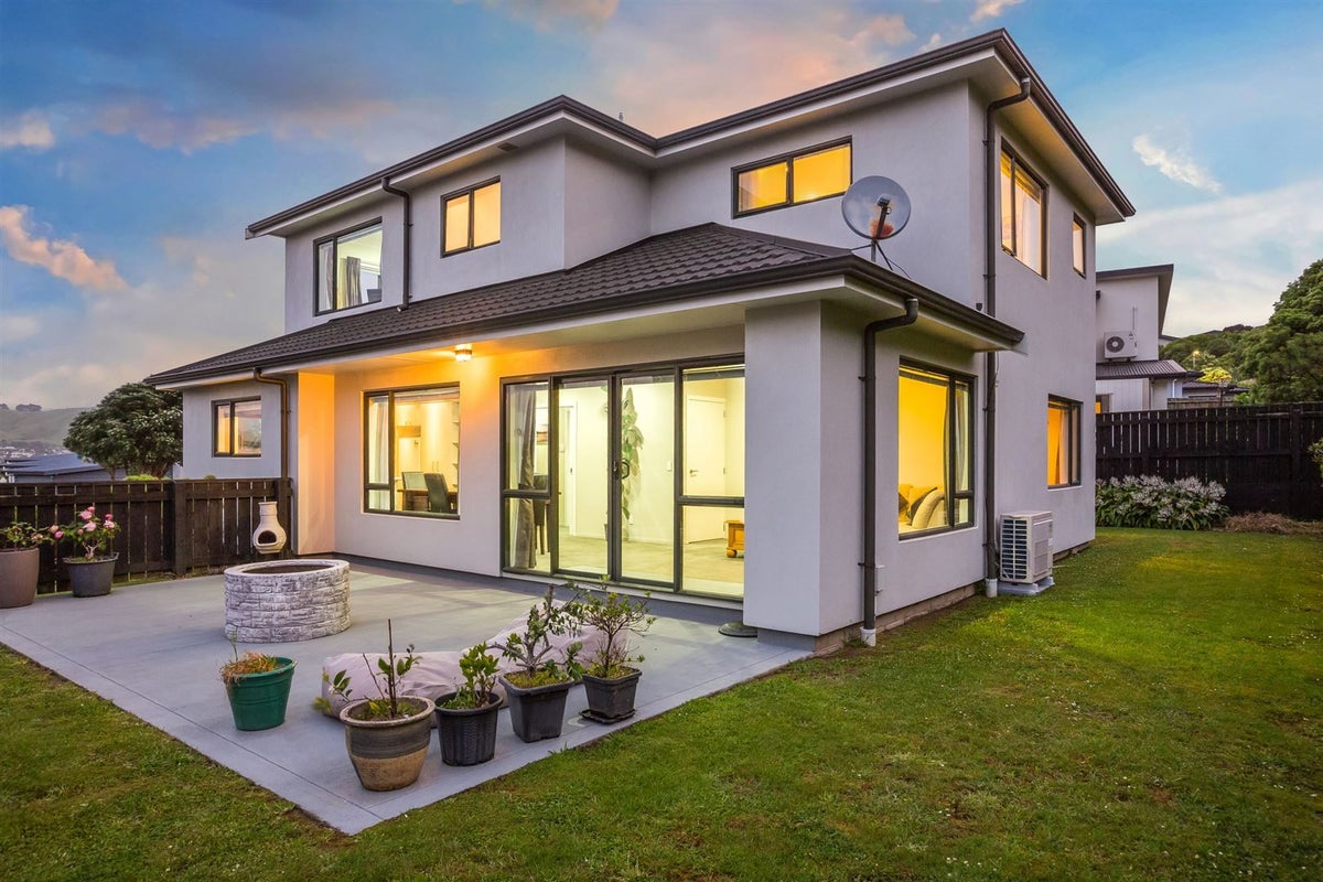 12 Tongariro Drive, Aotea, Porirua - Carousel 2