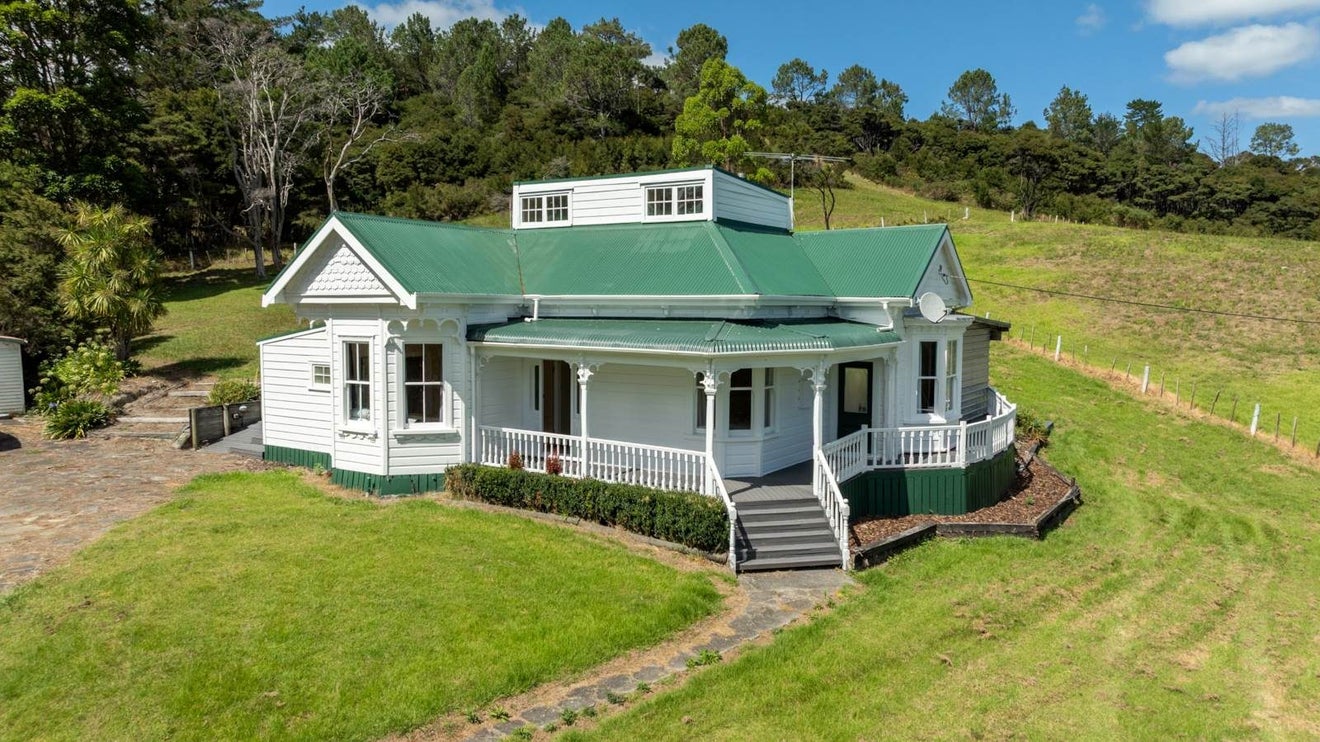 24 Mudgeways Road, Massey, Auckland - Carousel 1