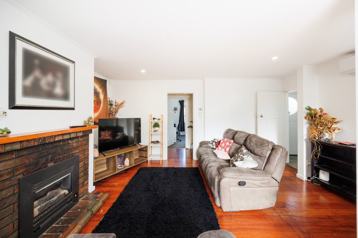 16 Thomson Street, West End, Palmerston North - Carousel 2