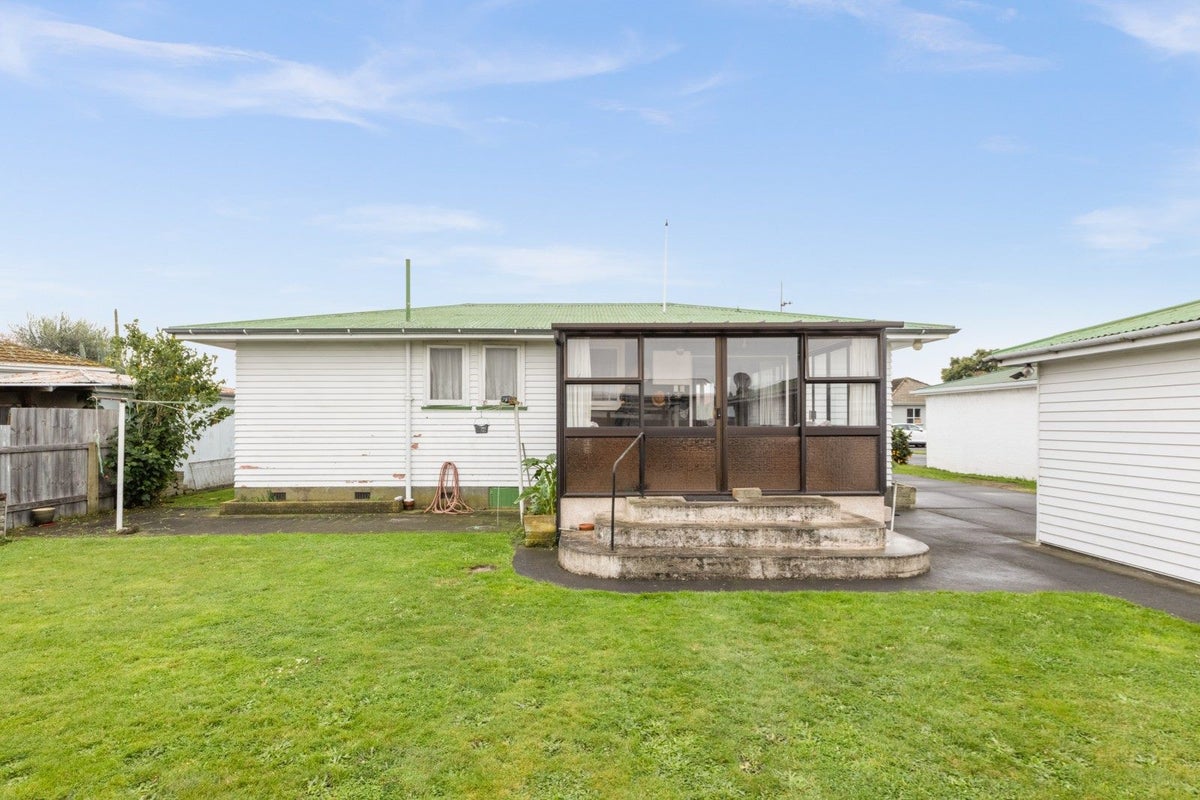 441 Dalcross Street, Mayfair, Hastings - Carousel 12