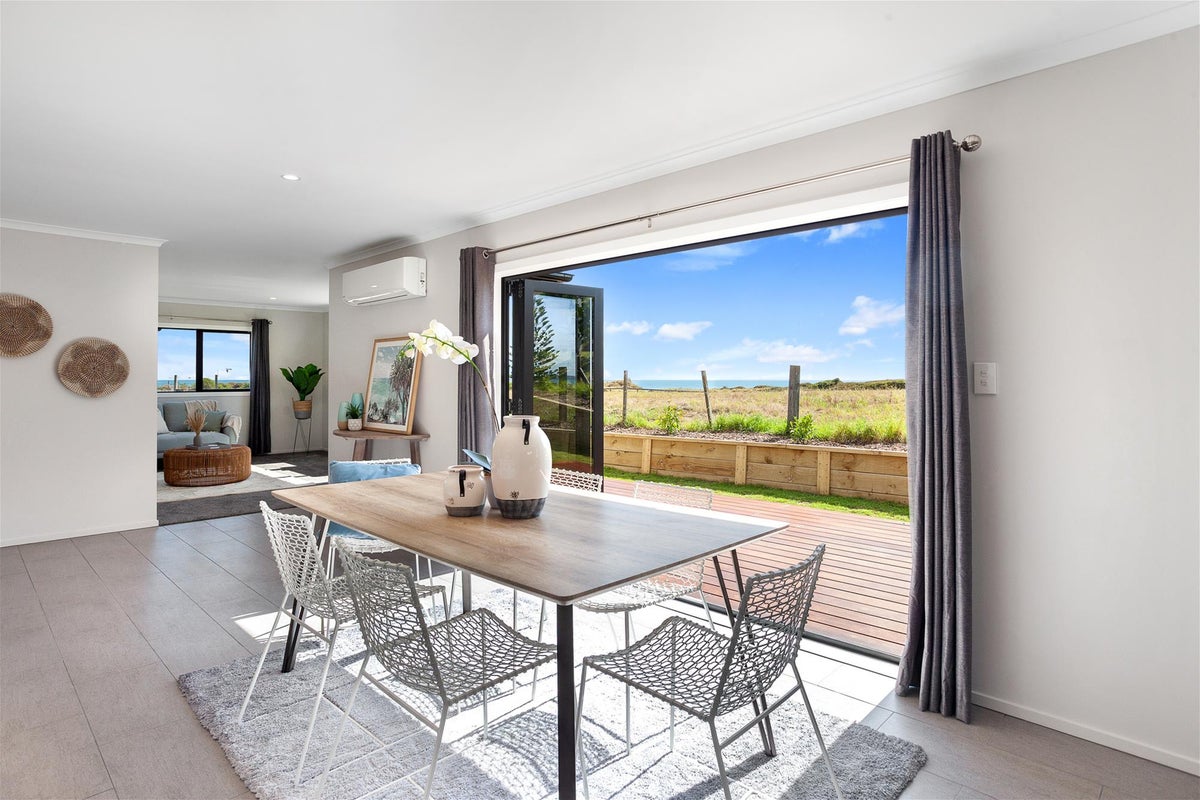 7 Anchorage Grove, Coastlands, Whakatane - Carousel 2