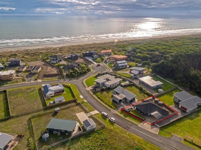 250 Park Avenue, Waitarere Beach, Levin - Carousel 2