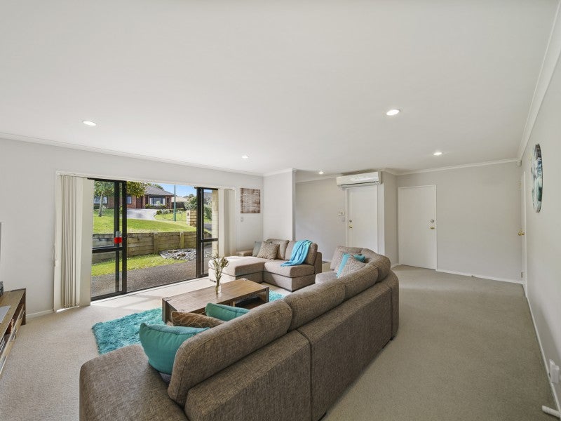 38 Saralee Drive, Manurewa, Auckland - Carousel 1