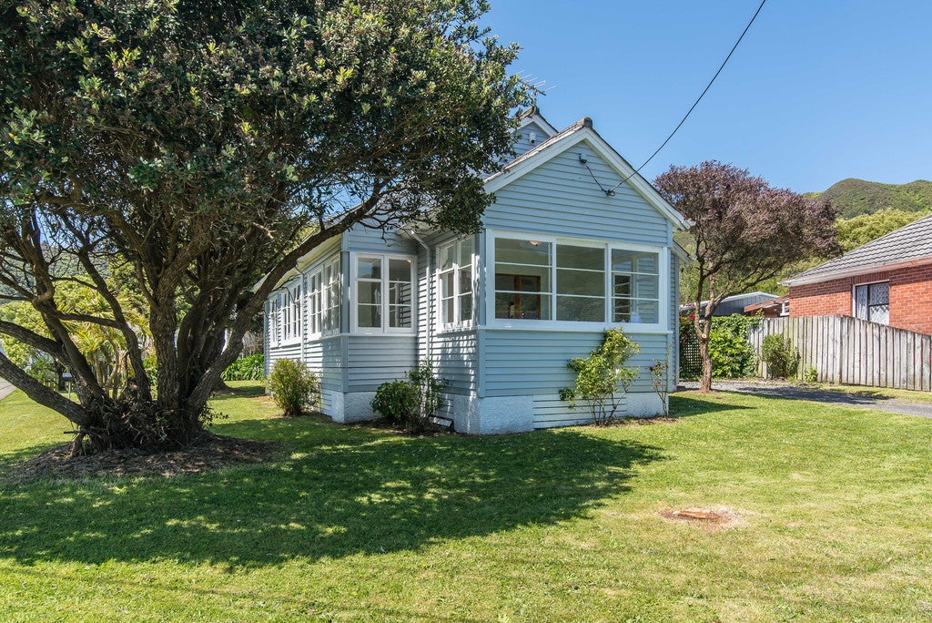 116 Waddington Drive, Naenae, Lower Hutt - Carousel 1