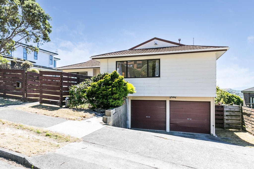 22 Nalanda Crescent, Broadmeadows, Wellington - Carousel 1
