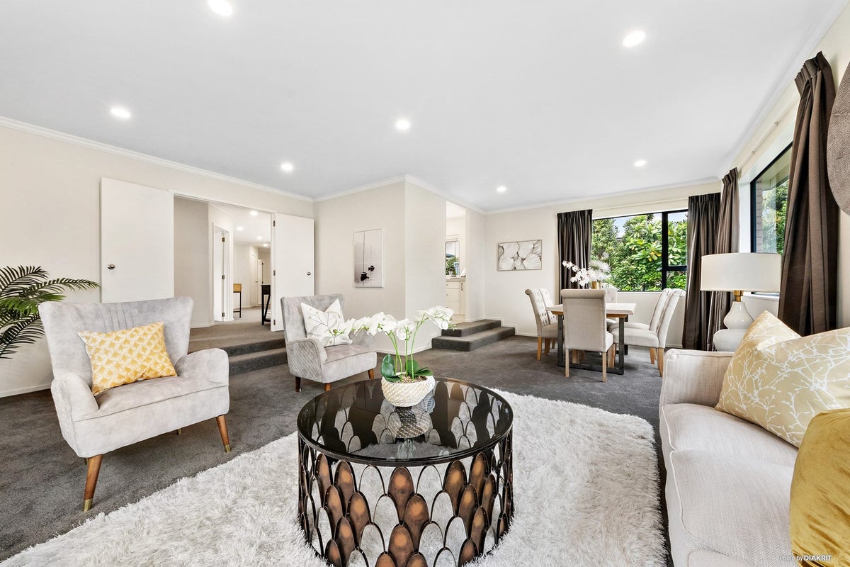 12 Luckens Road, West Harbour, Auckland - Carousel 1