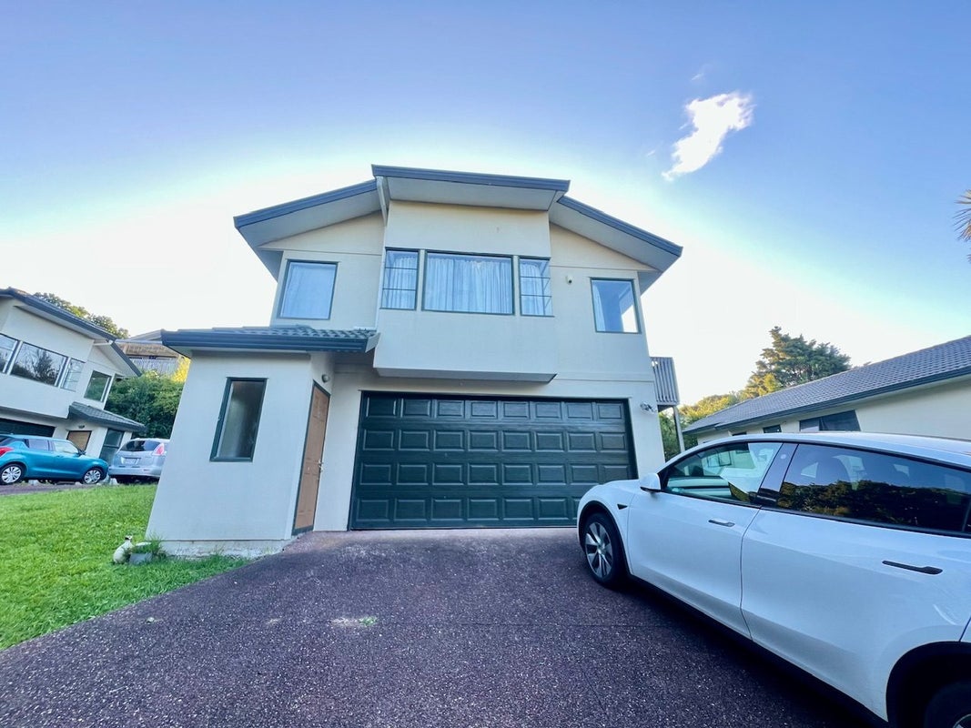 23 Springside Place, New Lynn, Auckland - Carousel 1