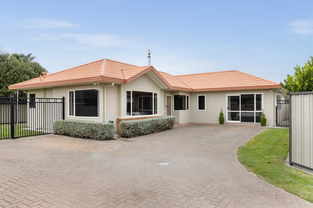 13 Flemington Place, Taradale, Napier - Carousel 2