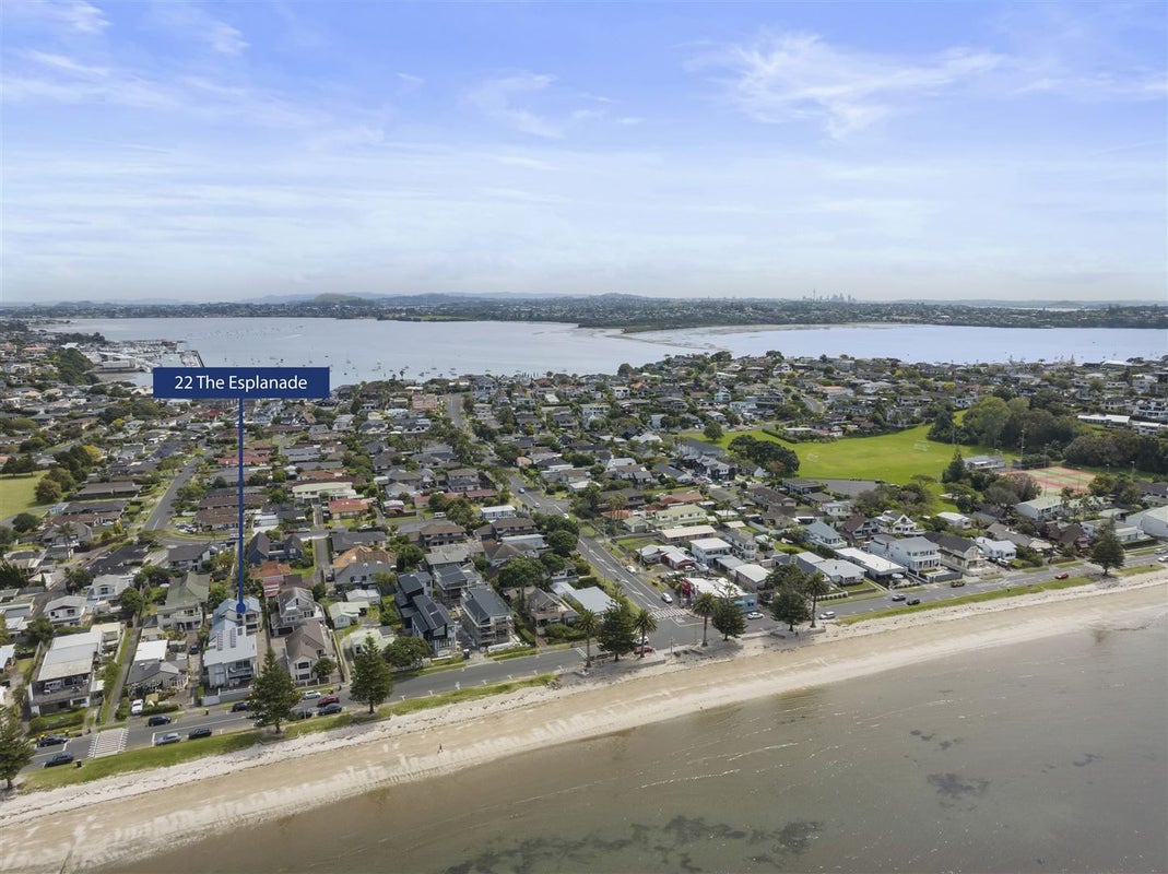 22 The Esplanade, Eastern Beach, Auckland - Carousel 35