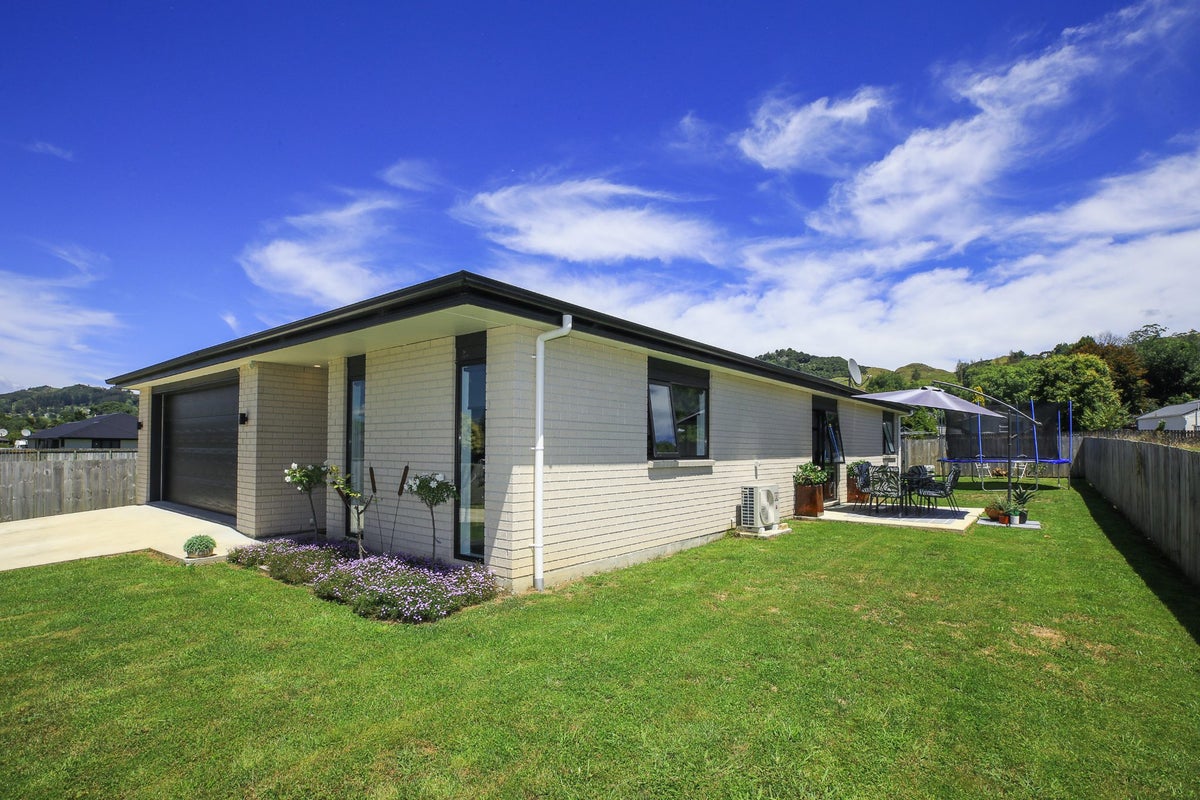 8 Robin Azariah Place, Te Kuiti - Carousel 2