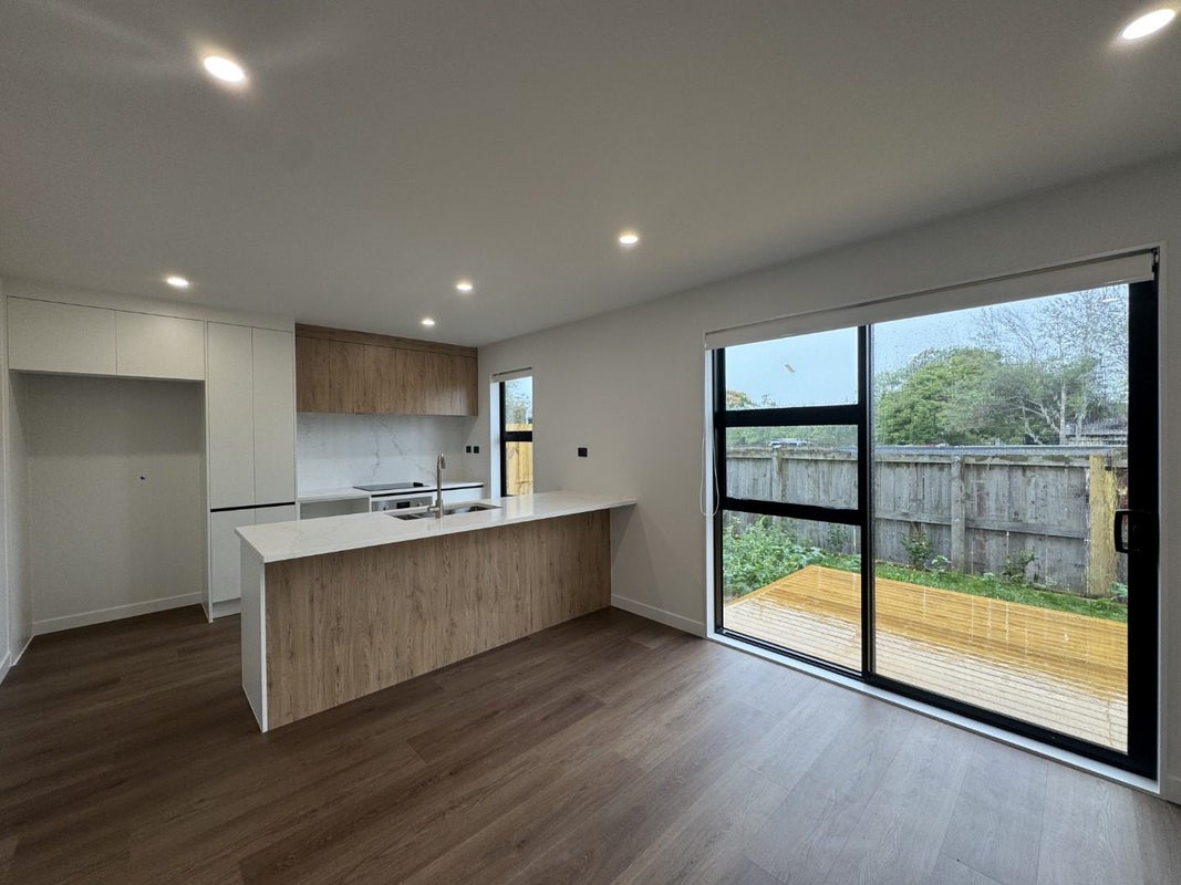 6/20 Luke Street, Otahuhu, Auckland - Carousel 1