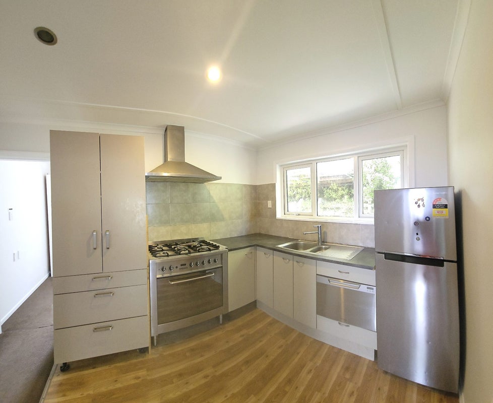 43 Lyndfield Lane, Newlands, Wellington - Carousel 1