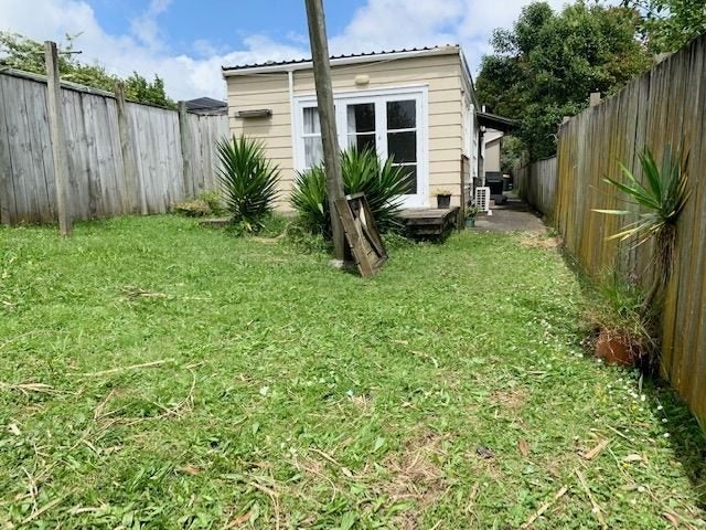 11 Netherlands Avenue, Kelston, Auckland - Carousel 1