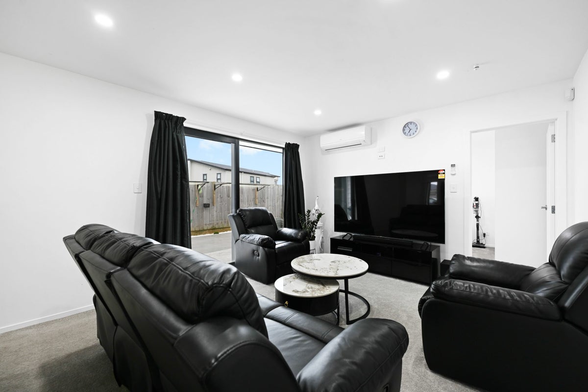 2/60 Cabourne Drive, Glenview, Hamilton - Carousel 2
