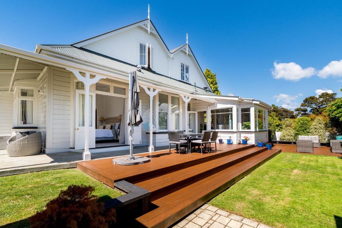 24 Grendon Street, Maori Hill, Dunedin - Carousel 1