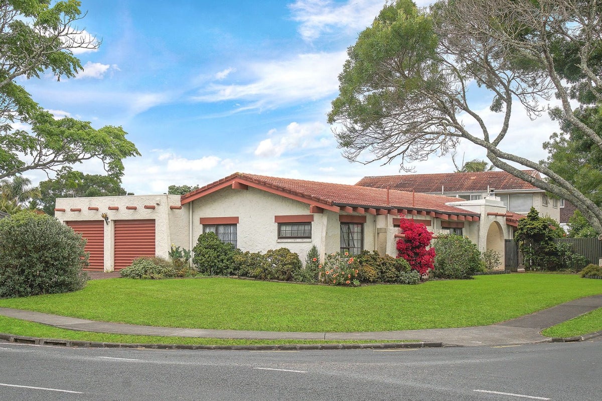 2 Bramley Drive, Farm Cove, Auckland - Carousel 1
