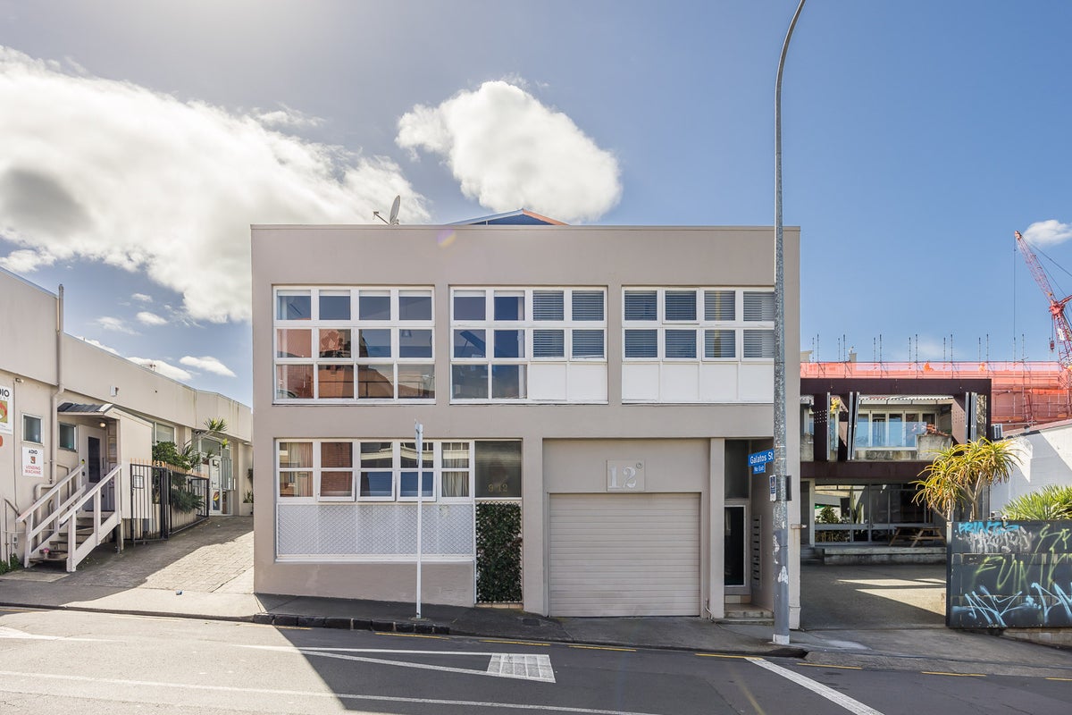 3/12 East Street, Newton, Auckland - Carousel 1