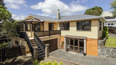 21 Trebann Street, Paparangi, Wellington - Carousel 1