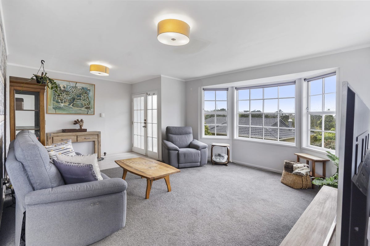 36 Gladys Avenue, Glenfield, Auckland - Carousel 1