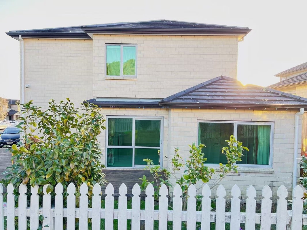 13 Ravello Rise, Flat Bush, Auckland - Carousel 1