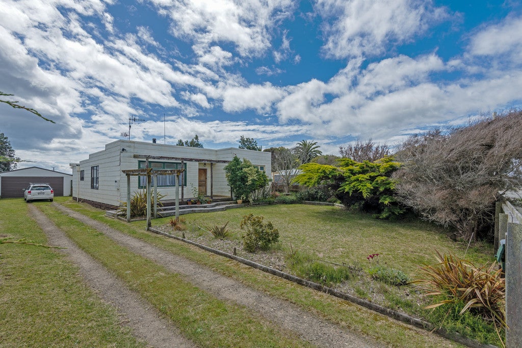 3 Linklater Avenue, Foxton Beach, Foxton - Carousel 1