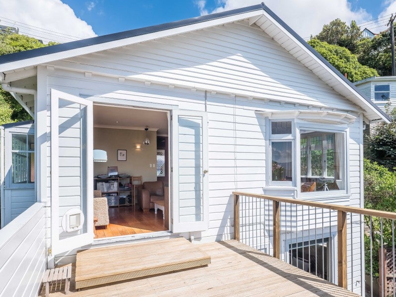 42 Anne Street, Wadestown, Wellington - Carousel 1