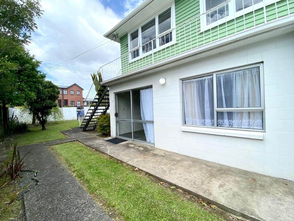 10 Marlene Avenue, Te Atatu South, Auckland - Carousel 2