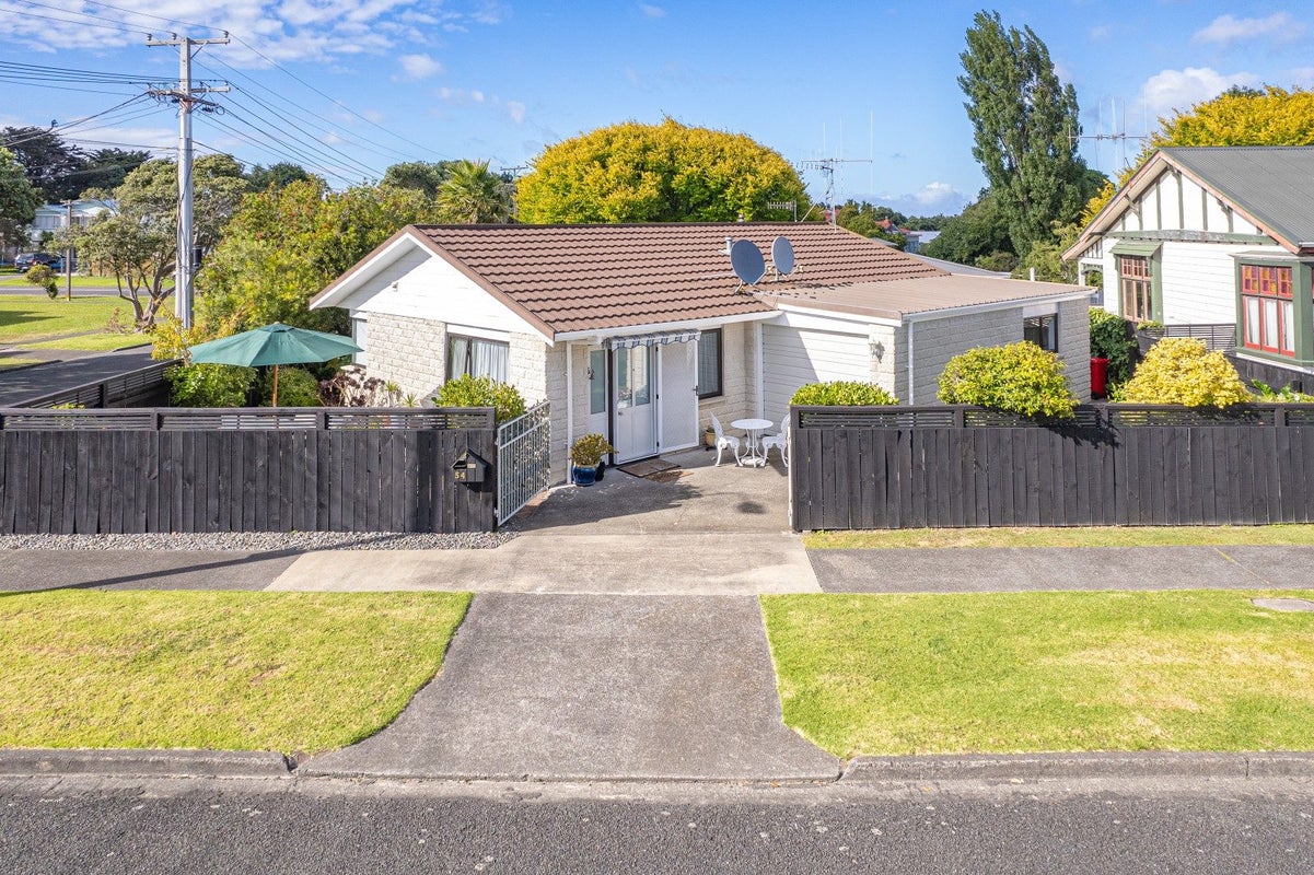 54 Maxwell Avenue, Durie Hill, Wanganui - Carousel 1