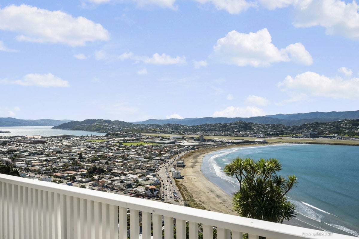 7 View Road, Houghton Bay, Wellington - Carousel 1