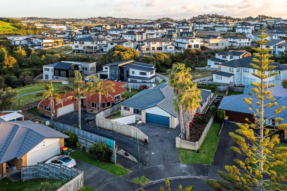 11 Buncrana Place, Pinehill, Auckland - Carousel 2