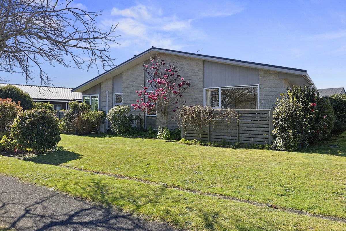 13 John Guthrie Place, Merrilands, New Plymouth - Carousel 19
