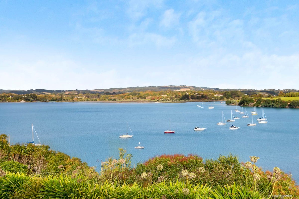 222 Sandspit Road, Shelly Park, Auckland - Carousel 1