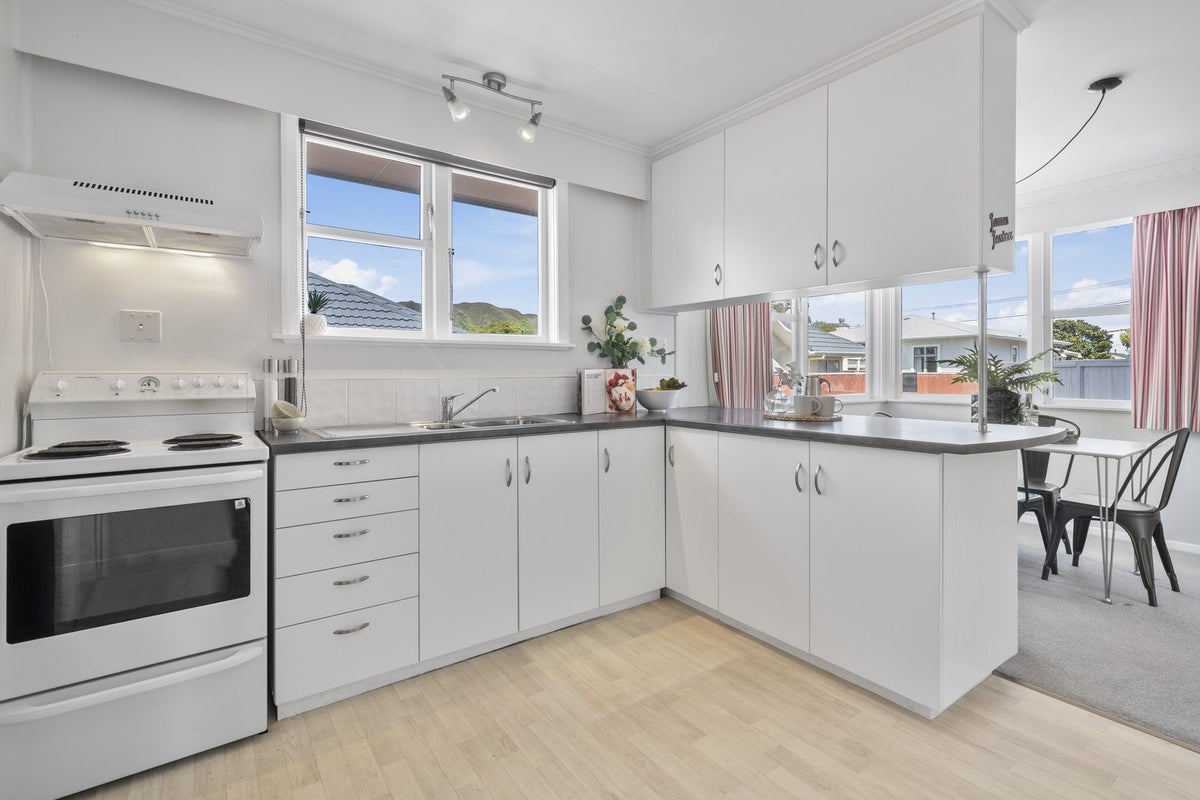 24A Whites Line West, Woburn, Lower Hutt - Carousel 1