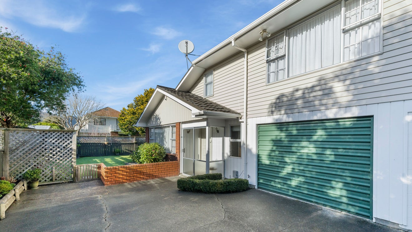 2/18 Chesney ST, Avalon, Lower Hutt - Carousel 1